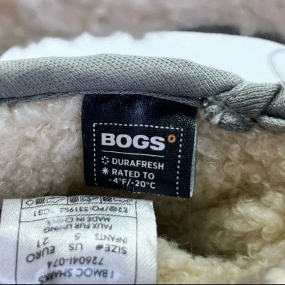 Bogs B-Smoc Kids Shark Print Waterproof Winter Boots- Toddler Size 5 - Picture 3 of 5